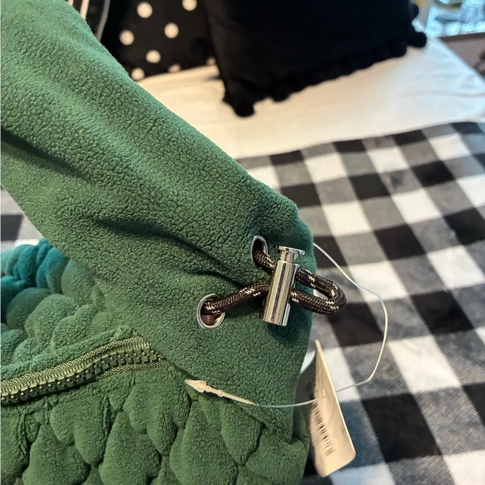 Free People Pucker Up Fleece Carryall Quilted, Adjustable strap, NWT - Picture 9 of 13